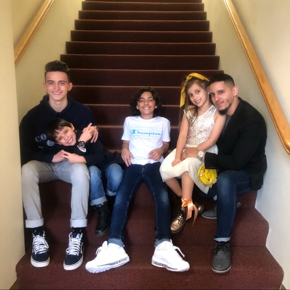 Meet your Posher, Dee 💗 - Picture 2 of 8